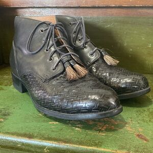 Vintage Ariat Booties. US- Size 7.5 B.